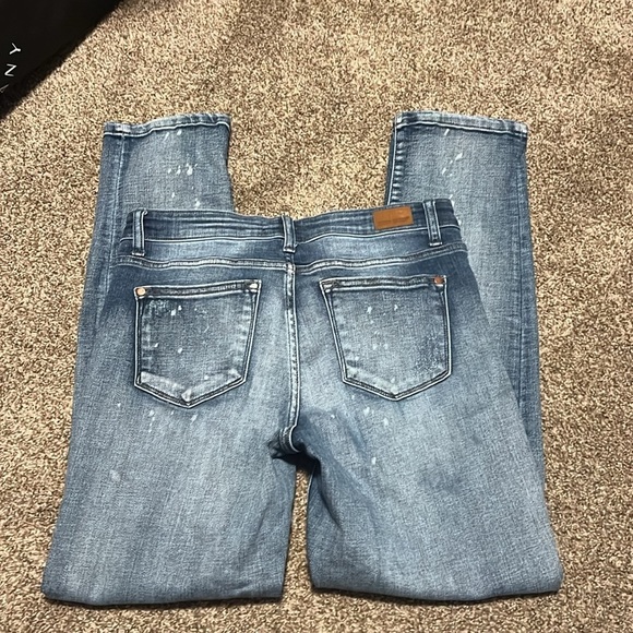 Judy Blue distressed boyfriend fit jeans - Picture 4 of 5